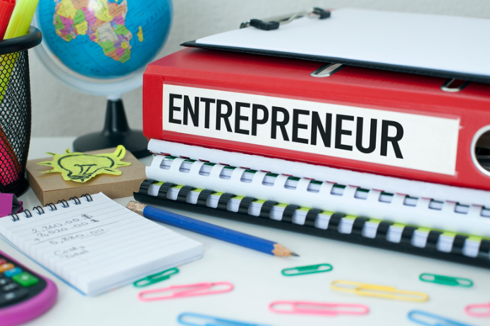 famous-entrepreneur-stories-showing-humble-beginnings-business-growth-big-ideas-and-successful-founders
